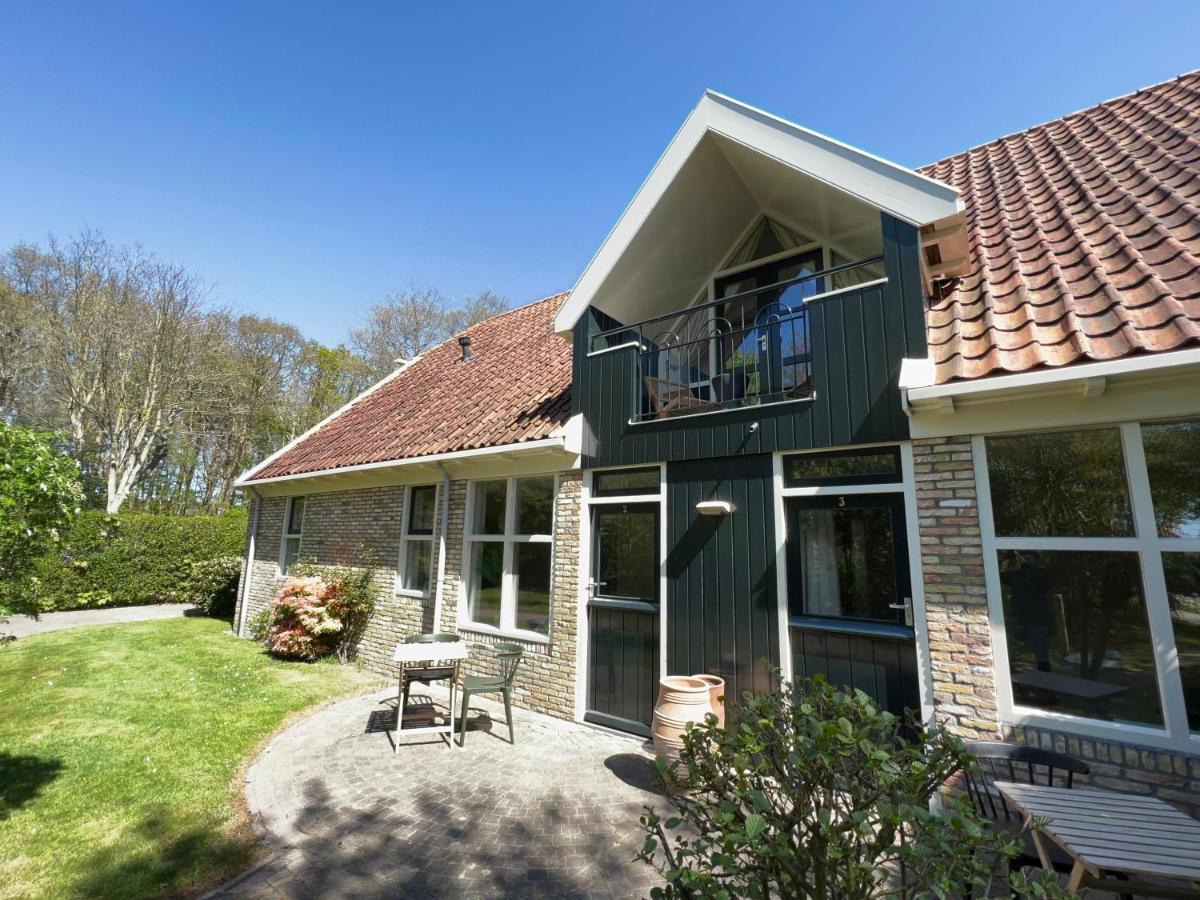 Bed & Bos De 14 Sterren Hotel Den Burg Exterior photo