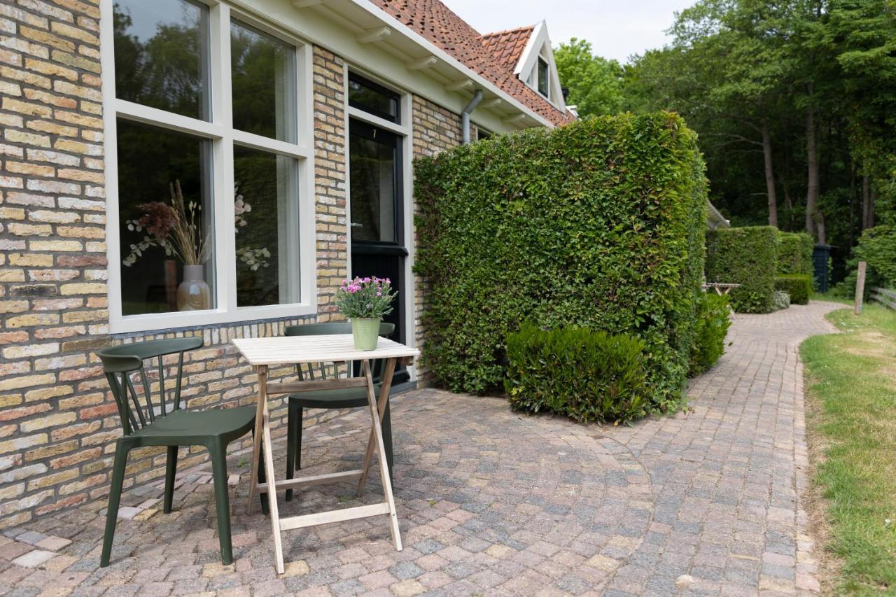 Bed & Bos De 14 Sterren Hotel Den Burg Exterior photo