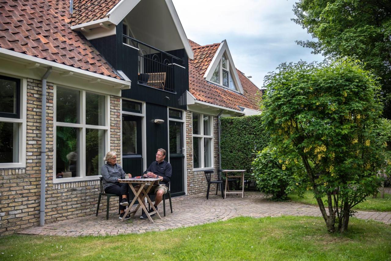 Bed & Bos De 14 Sterren Hotel Den Burg Exterior photo