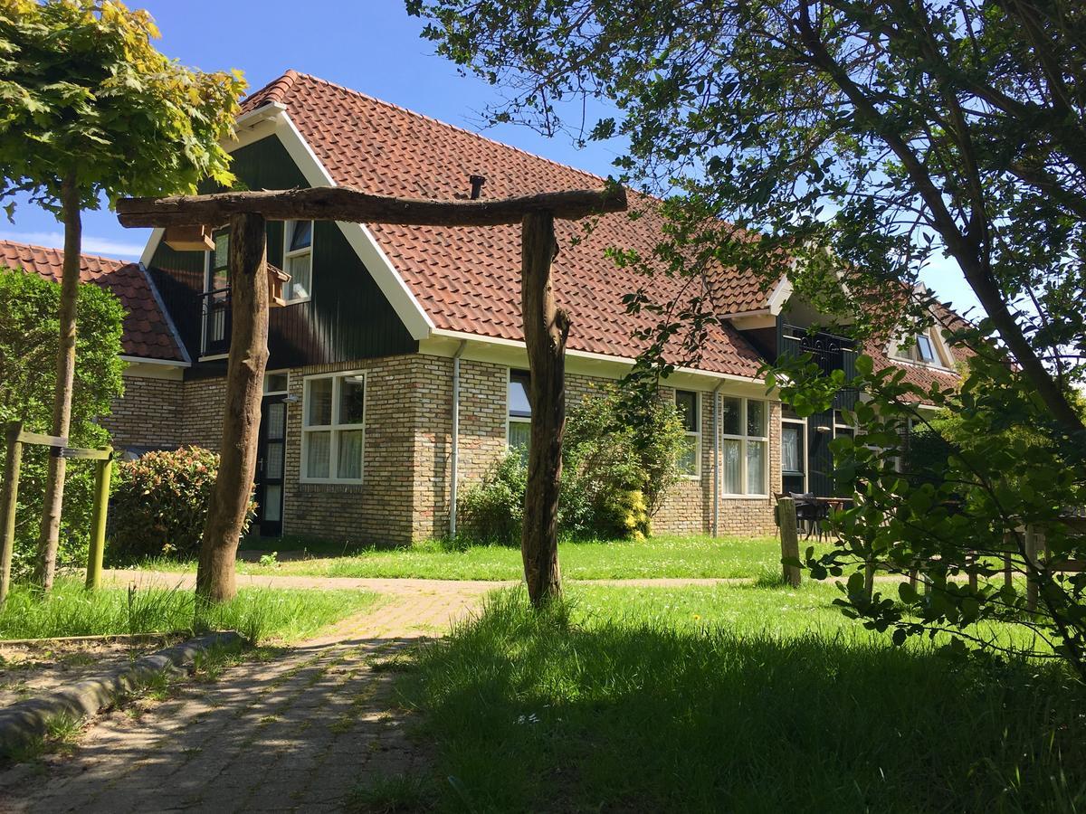 Bed & Bos De 14 Sterren Hotel Den Burg Exterior photo